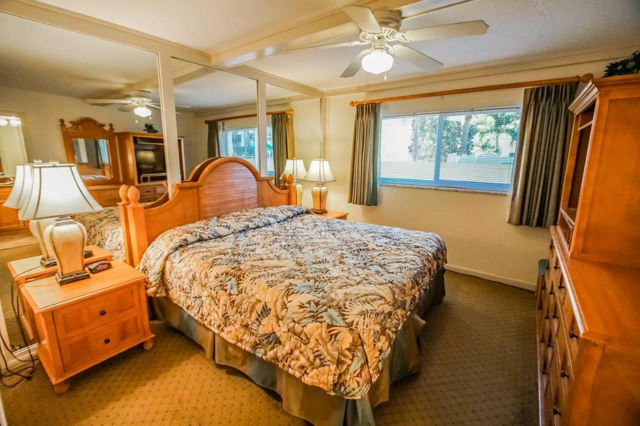 Coral Reef Resort St. Pete Beach Extérieur photo